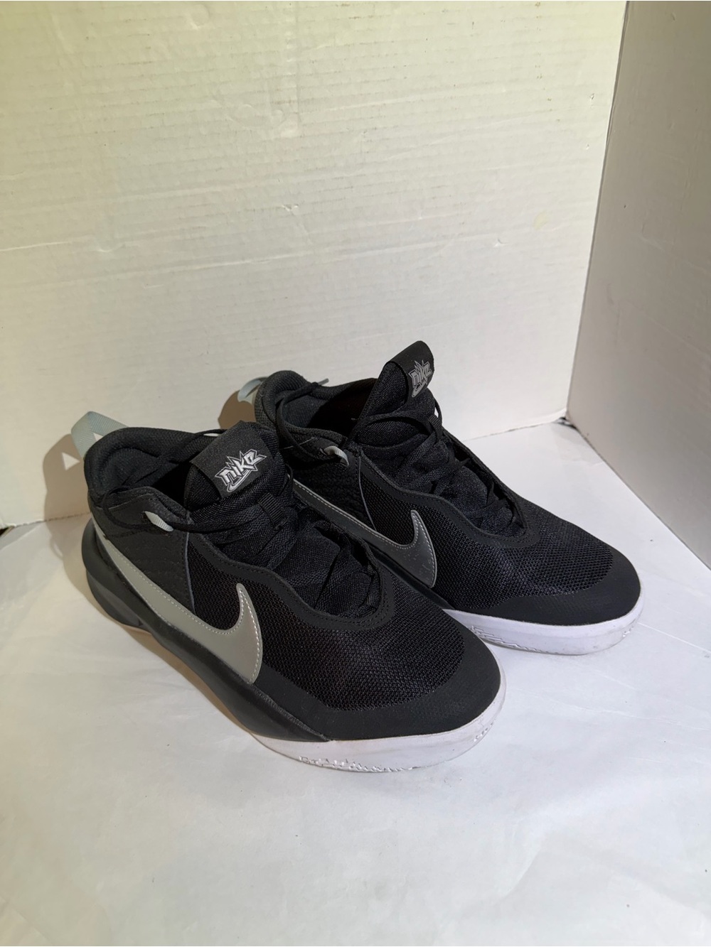 Nike Women's Black and Gray Lightweight Training Shoes